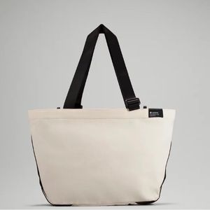 Clean Lines Canvas Tote Bag 22L